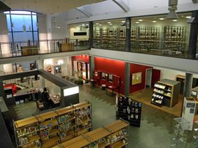 In der Hauptstelle der Stadtbibliothek