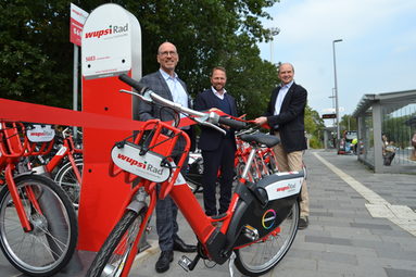 E-Bikes bei wupsiRad: die neuen roten Räder wurden vorgestellt