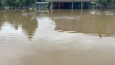 Hochwasser am Neubau der Schule