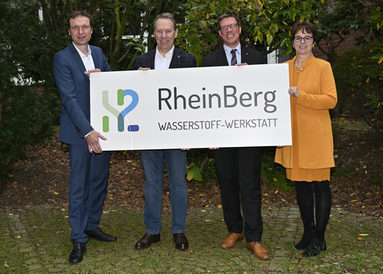 Gruppenfoto: die Partner der RheinBerg Wasserstoff-Werkstatt