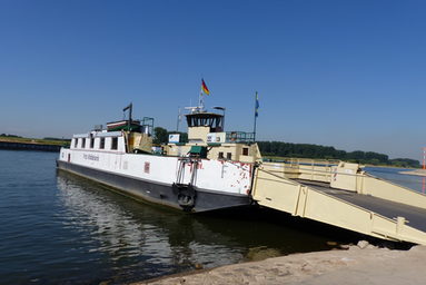 Die Rheinfähre "Fitz Middelanis"