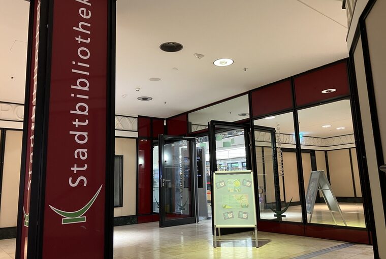 Eingang der Stadtbibliothek