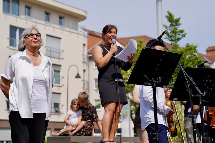 Anmoderation eines Musikauftritts beim Tag der Offenen Tür an der Musikschule, jetzt Musik- und Kunstschule