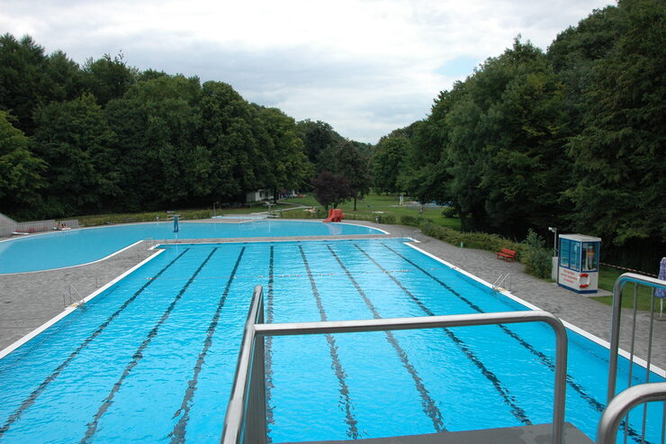 Freibadbecken des Bades an der Talstraße