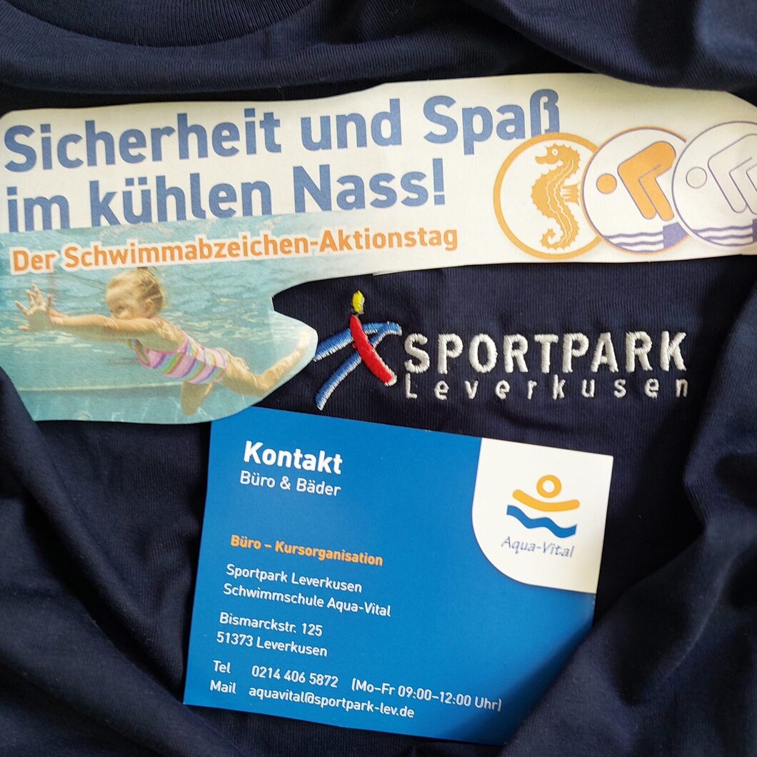 Schwimmabzeichen auf Sportpark-Shirt