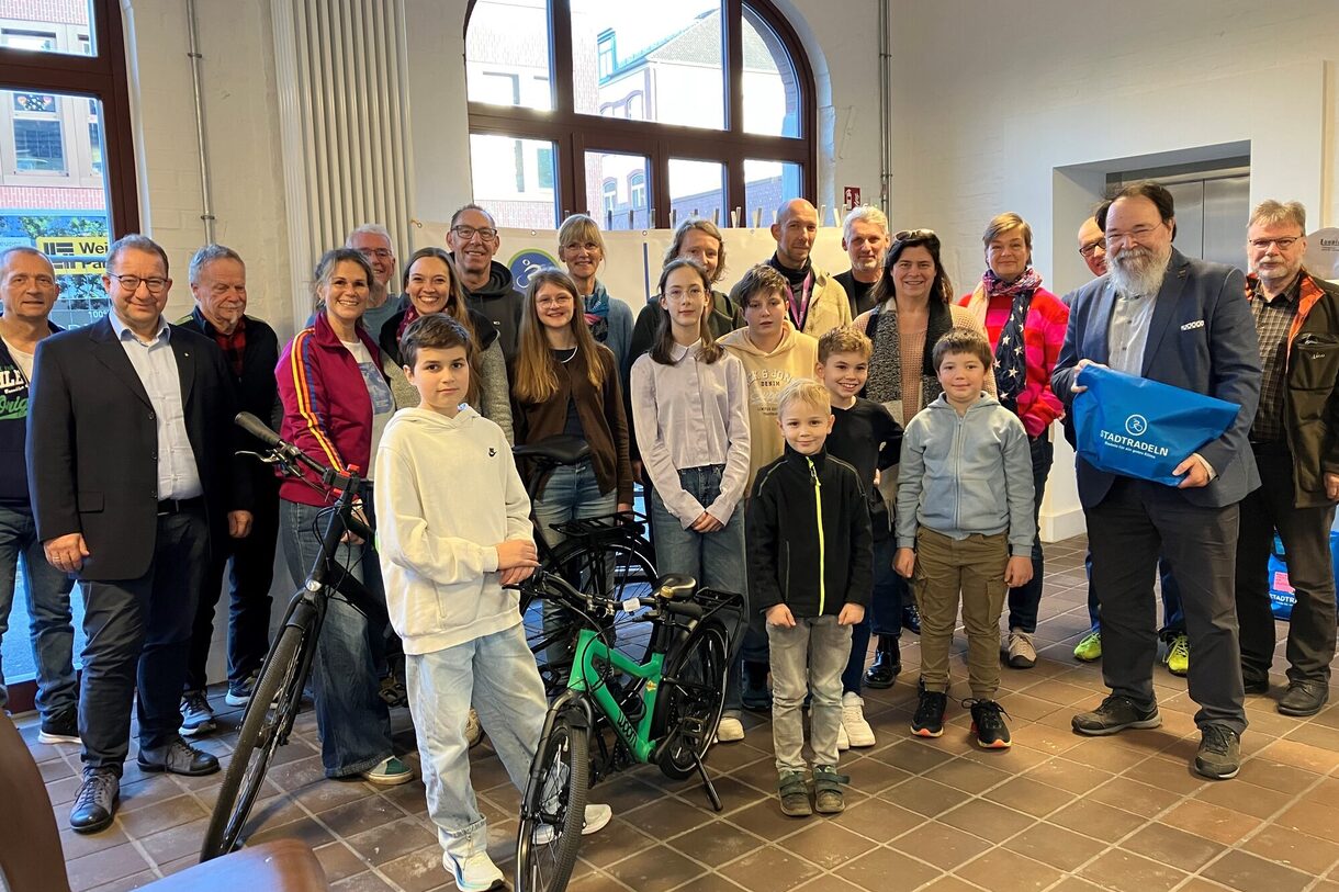 Gruppenbild mit den ausgezeichneten Teams der STADTRADELN-Aktion 2025