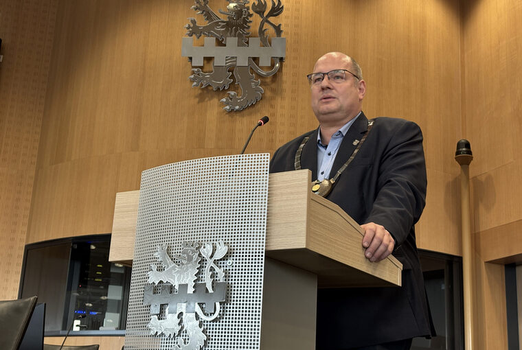 Oberbürgermeister Stefan Hebbel am Rednerpult