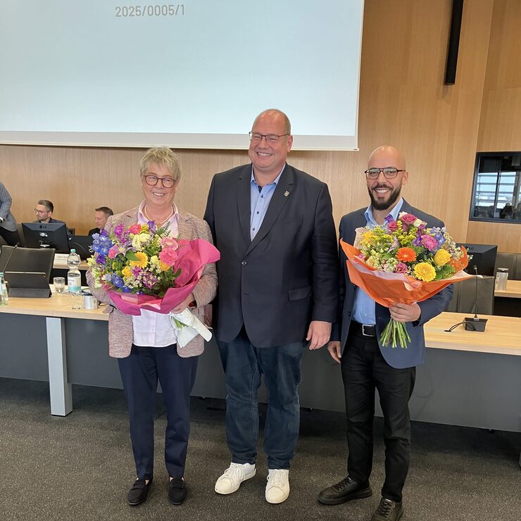 OB Stefan Hebbel (Mitte) mit seinen beiden neugewählten Stellvertretenden