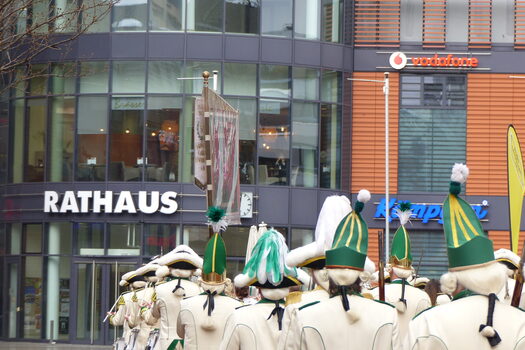 Prinzengarde vor dem Rathaus