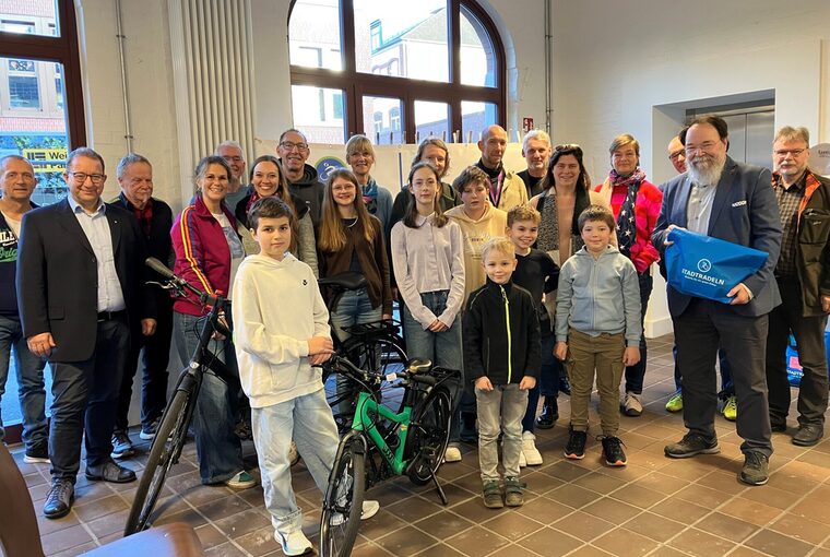 Gruppenbild der ausgezeichneten Teams der STADTRADELN-Aktion 2025