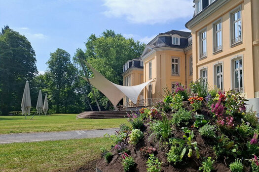 Kunstwerk: Gabriela Oberkofler, Erdenkugel (für Morsbroich) 2025,