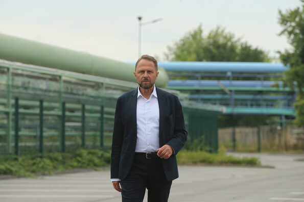 Oberbürgermeister Uwe Richrath vor dem Chempark