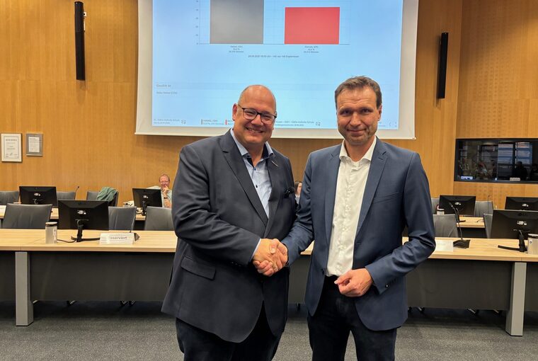 Der neue Oberbürgermeister Stefan Hebbel (li) neben Alexander Lünenbach (re)