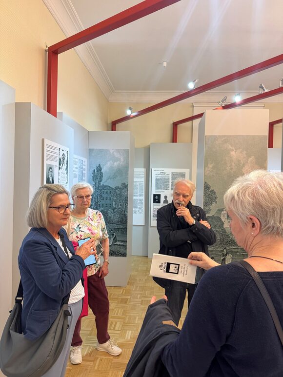Führung durch die Ausstellung in der Villa Römer, das Haus der Stadtgeschichte