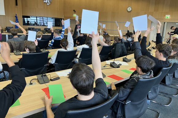 Im Jugendstadtrat: Anträge stellen, gemeinsam beraten, abstimmen